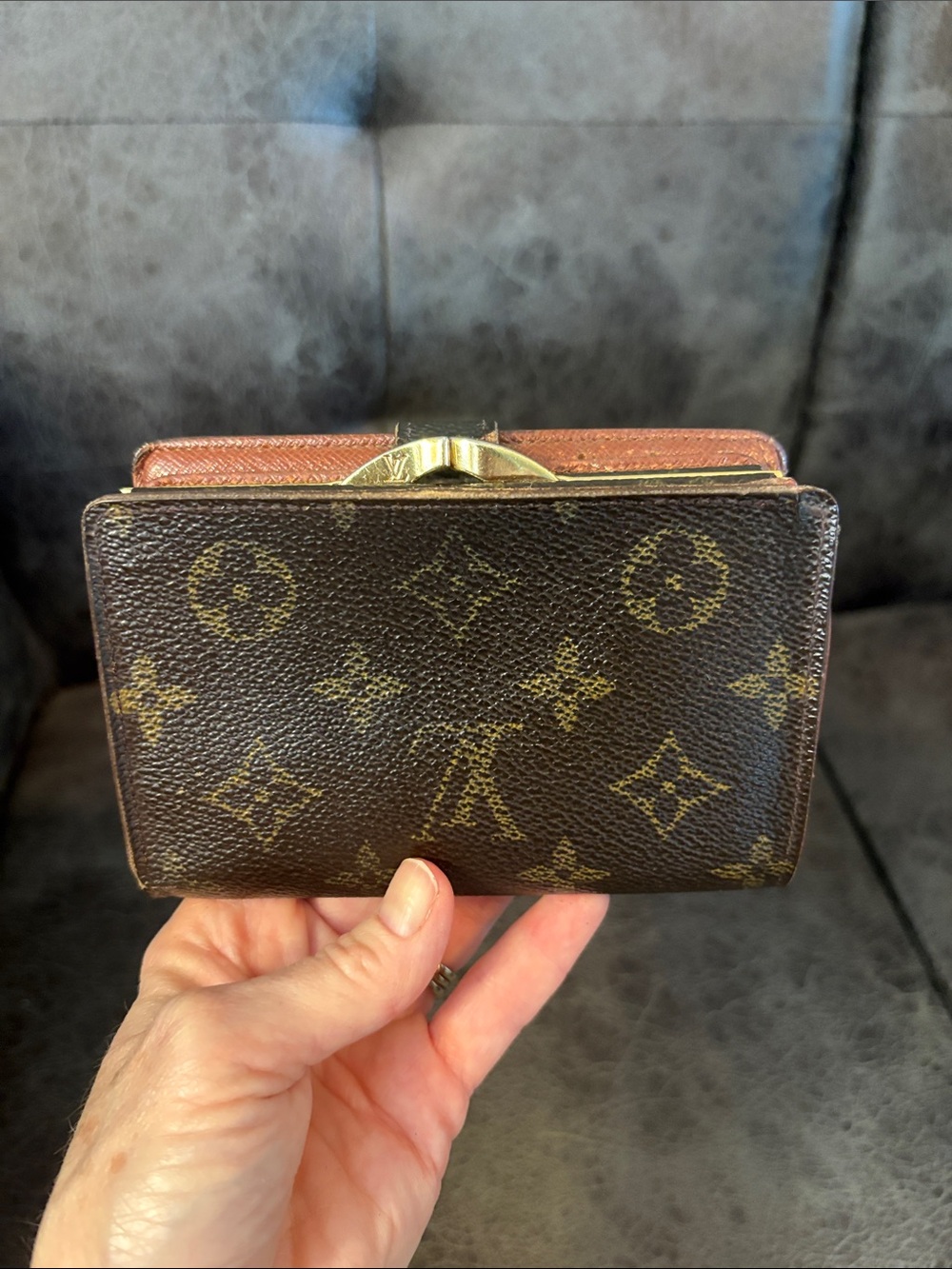 Louis Vuitton Monogram Canvas Compact Card Wallet with kiss-lock coin purse - Picture 3 of 15